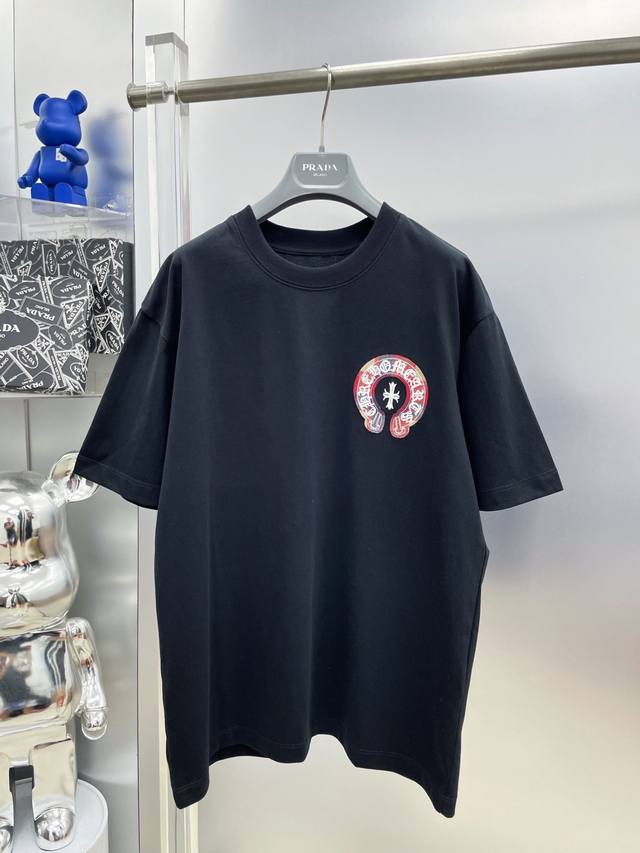 Ch 克罗心 2025夏季新款限定贴布刺绣梵文字母Logo最新品短袖 Dd 专柜同步有售，原单狠货，时尚进口原版科技面料，上身舒适透气，原版定制五金辅料，上身帅