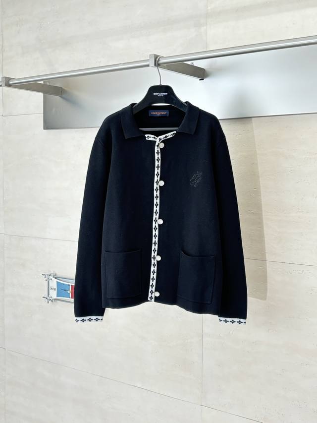 LV 路易 Ss25 学院风格撞色花卉针织开衫外套 原版19700购入开发，面料定制80羊毛面料，门禁包边提花制作，克重：约705克。采用42支毛纱14针横机织