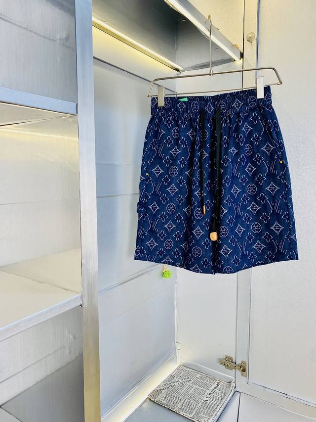 情侣款胖子福音 200斤可穿 路易威登Lv重磅推荐！2025夏季必备专柜系列最新款短裤沙滩裤五分裤休闲裤牛仔裤牛仔短裤高端订制原版五金 上身效果超正，腿部线条完