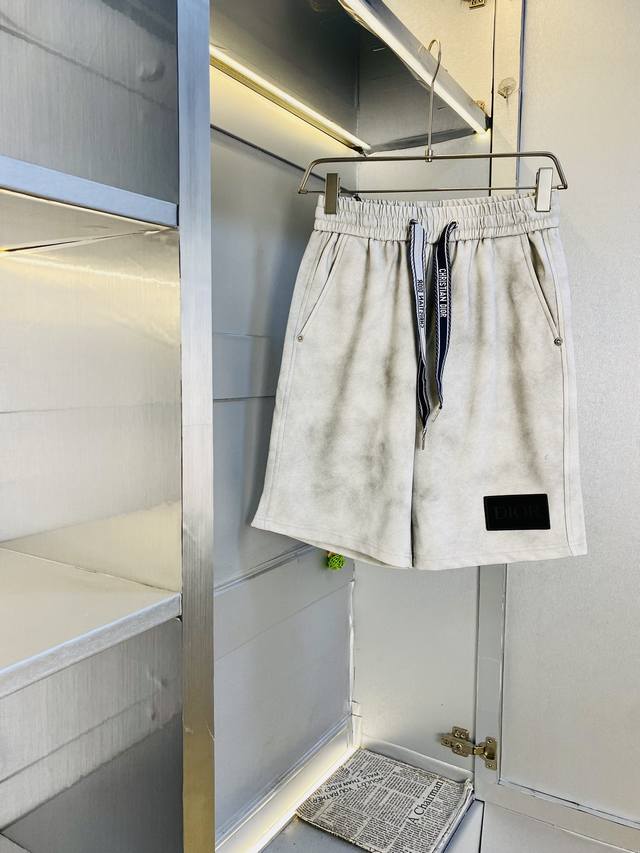 情侣款胖子福音 200斤可穿 迪奥Dior 重磅推荐！2025夏季必备专柜系列最新款短裤沙滩裤五分裤休闲裤高端订制原版五金 上身效果超正，腿部线条完全得到彰显，