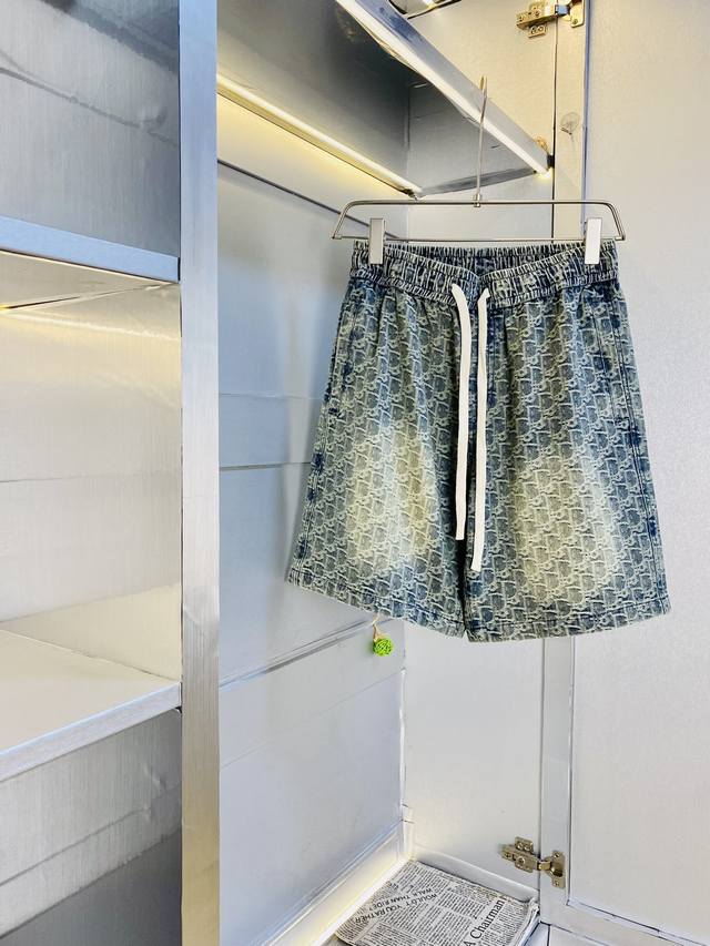 情侣款胖子福音 200斤可穿 迪奥Dior 重磅推荐！2025夏季必备专柜系列最新款牛仔短裤沙滩裤五分裤休闲裤高端订制原版五金 上身效果超正，腿部线条完全得到彰