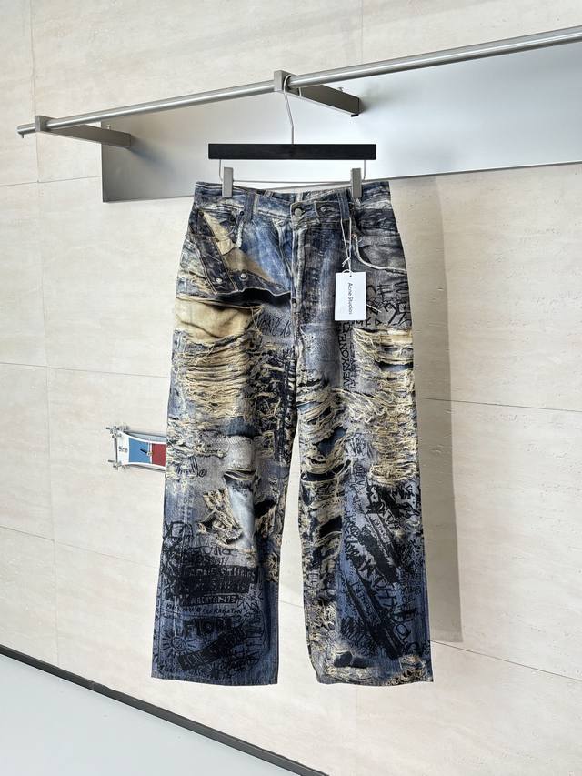 Acne Studio* 3D印花破洞磨毛直筒牛仔裤 采用磨毛无弹面料，才能出得来3D的效果，难点是前前后后修正了八次印花细节，六次调色，再由激光烧花定位裁剪，