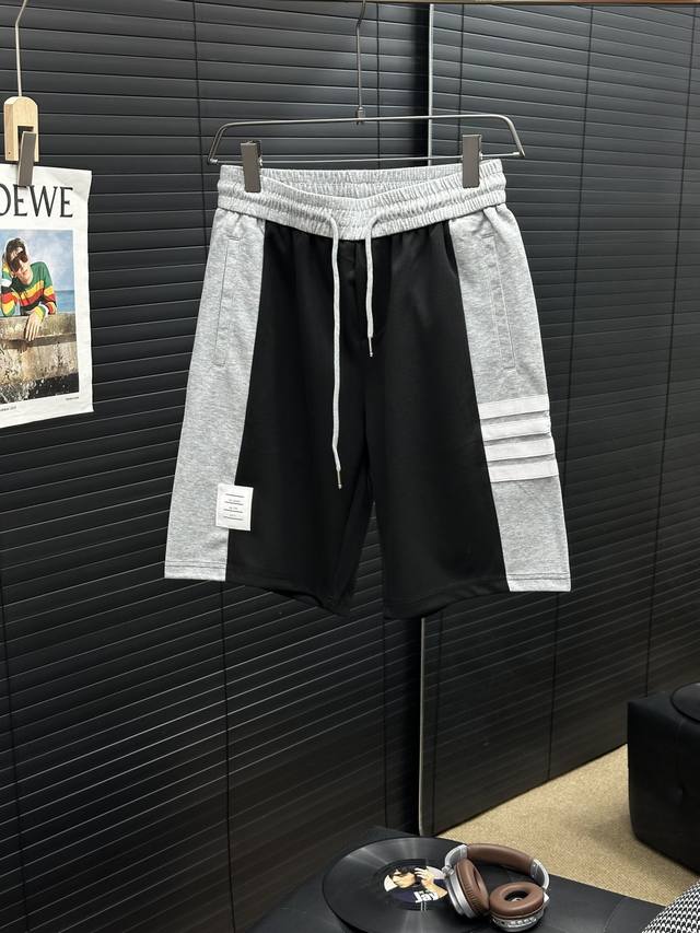 Tb汤姆布朗夏季新款男士休闲短裤，高级定制全棉透气面料，舒适度极高，细节无可挑剔，顶级辅料配备，原版Logo设计理念，手感细腻柔软！上身版型超赞！最大可穿至20