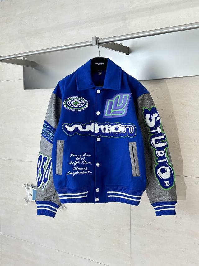 LV 路易 Fw23 毛巾绣花棒球服外套 面料成分有65%的羊毛，15%天然丝，10%的氨纶，10%绒混合定织而成，总的克重有900多克，还有最为关键的是色牢度