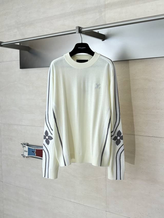 LV 路易 25Ss秋冬新款 Ski化学系列四叶草花卉套头针织毛衣 Ski系列新款 标识设计左胸处有立体Lv章仔标识，衣袖融入品牌经典Monogram四叶花提花