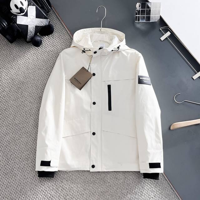 巴宝莉 官网同款，三标齐全，提前发售 2025秋冬新款男士夹克外套，原单三标齐全高端版本 专柜定制面料 透气舒适度高，细节无可挑剔，品牌元素设计理念，体现高品质