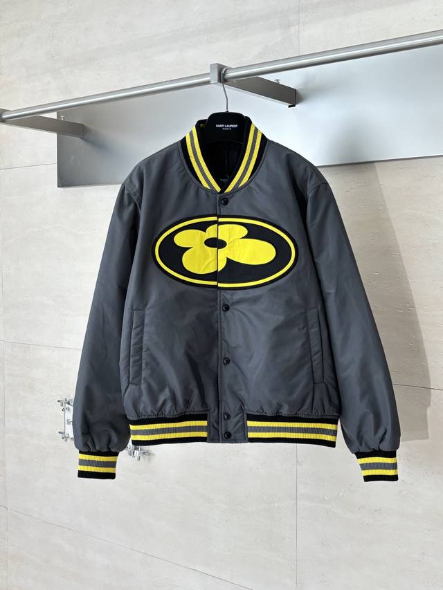 LV 路易 25Ss Nigo联名花卉府绸条纹撞色夹克外套 面料采用100%再生锦纶，轻薄透气挺阔有型，耐磨耐用能长久保持良好状态;花卉贴饰和手写体标识，贴饰平