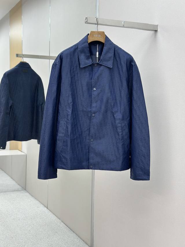 迪奥 官网同款夹克外套，三标齐全，提前发售 2025Ss秋冬新款男士夹克外套，原单三标齐全高端版本 专柜定制面料 透气舒适度高，细节无可挑剔，品牌元素设计理念，
