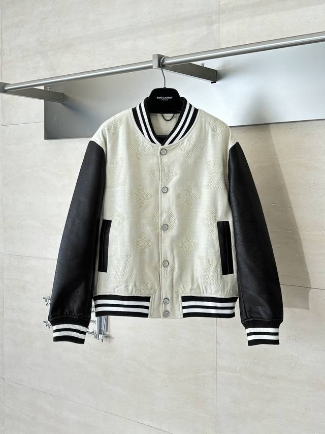 LV 路易 24Ss 珍珠扣老花拼接棒球服外套 市场各级版本都有 细节你们一定要对比 最牛X的实力品控 生产研究棒球服7个年头 细节精致 拥有它,你就是全宇宙的