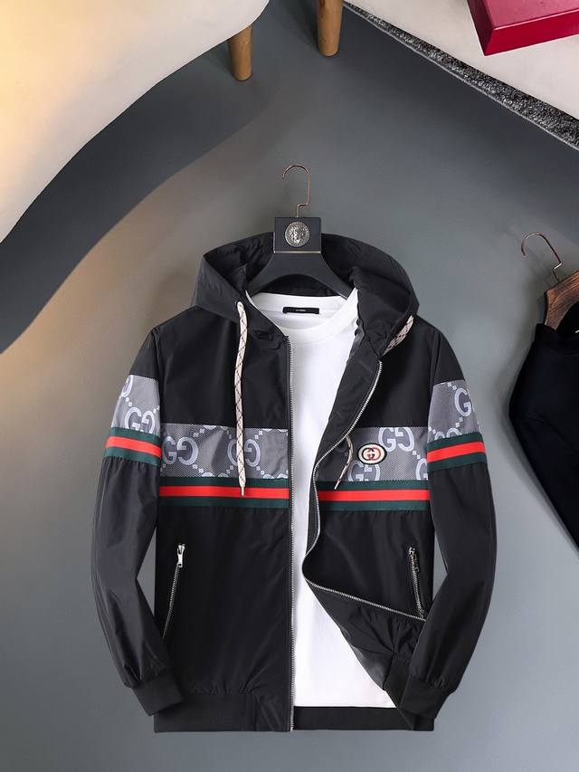 古奇 官网同款，三标齐全，提前发售 Ss秋冬新款男士夹克外套，双面穿原单三标齐全高端版本 专柜定制面料 透气舒适度高，细节无可挑剔，品牌元素设计理念，体现高品质