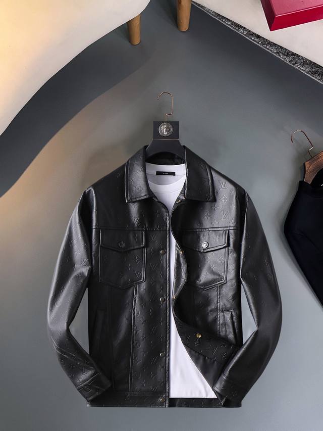 Lv 官网同款，三标齐全，提前发售 Ss秋冬新款男士夹克外套， 原单三标齐全高端版本 专柜定制面料 透气舒适度高，细节无可挑剔，品牌元素设计理念，体现高品质。手