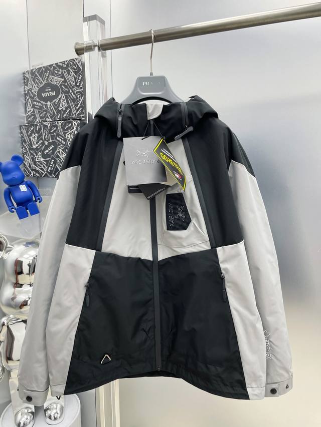 Arc 始祖鸟 2025Ss秋冬新款拼接撞色字母刺绣字母Logo夹克风衣连帽冲锋衣外套 Dd原单三标齐全高端版本 专柜定制面料 透气舒适度高，细节无可挑剔，品牌
