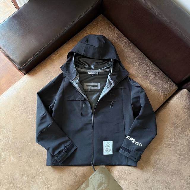 Evisukuro福神 2025秋冬新品男士冲锋衣外套 货号：2Esgnm4Jk5006Ffsn 颜色：黑色 款式：冲锋衣 官网已无售，部分城市专卖店3999在