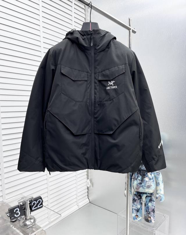 Arc*始祖鸟2025Ss冬季新款裁剪拼接拼接羽绒服 填充国标90白鸭绒，采用聚酯纤维面料，舒适保暖，品相完美，压缩后蓬松度恢复性好，聚热锁暖，原版辅料一比一三