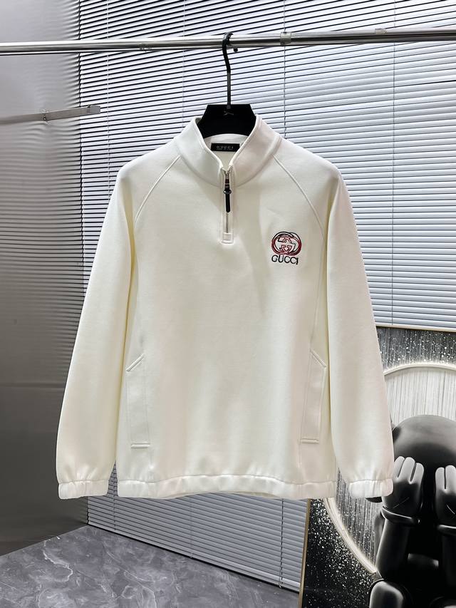 路易威登 Lv 2025Ss新款 长袖 立领 半拉 卫衣，高端版本！专柜定制面料 透气舒适度高，细节无可挑剔，品牌元素设计理念，体现高品质。手感细腻柔软！呈现休