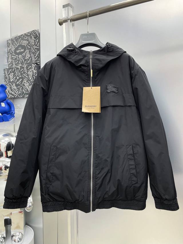 Bbr 巴宝莉 2025冬季新款立体战马Logo羽绒棉服连帽外套 D秀场新品品相非常完美，舒适保暖，色泽饱满诱人，非常出彩的设计，轻松将时髦感进阶，做工极为考究