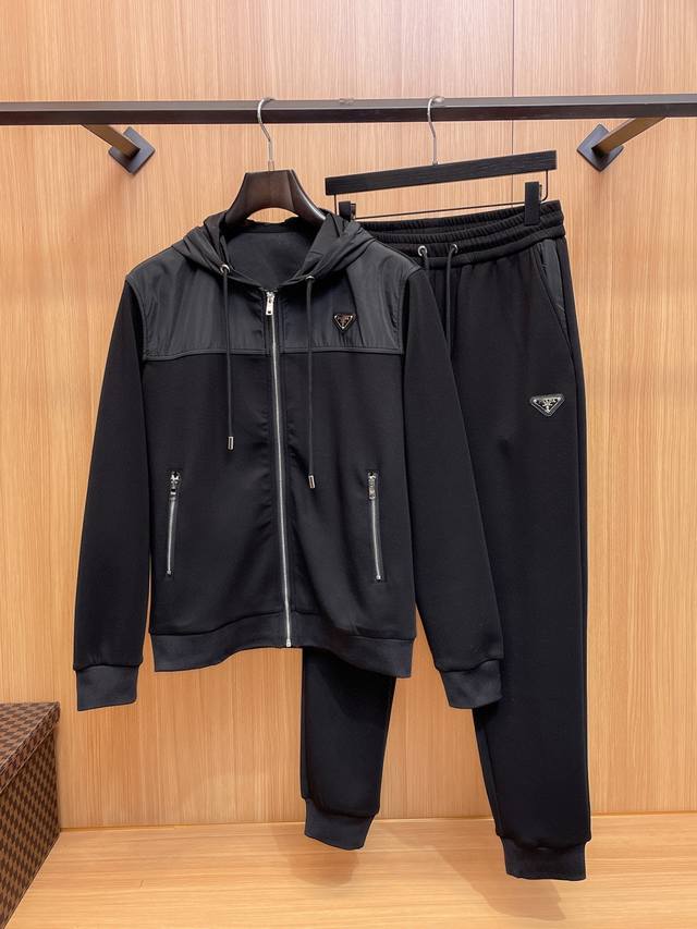 prad‘’ 爆款套装来袭 专注官网原版 2025全新爆款开衫卫衣套装 原单狠货倾注顶级设计师的精心之作 就为一个贴合、完美的上身效果 全天然优质天丝罗马棉10