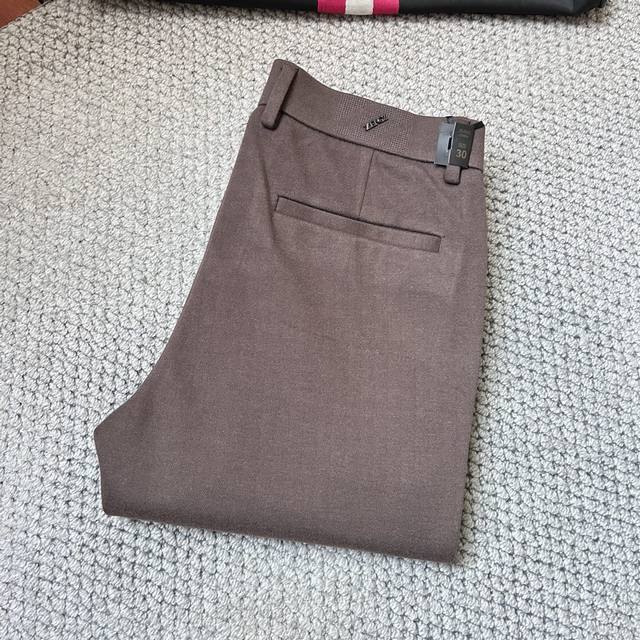 杰尼‘’2025Ss秋冬专柜同步爆款休闲裤，本季必入百搭款式，上身极为出挑，超级百搭款 ，原版1:1复刻 专柜最新时尚元素设计，进口定织高品质欧棉面料，版型超好