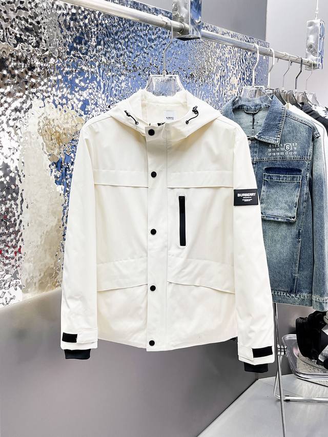 巴宝莉 官网同款，三标齐全，提前发售！2025秋冬新款男士夹克外套，原单三标齐全高端版本！专柜定制面料 透气舒适度高，细节无可挑剔，品牌元素设计理念，体现高品质