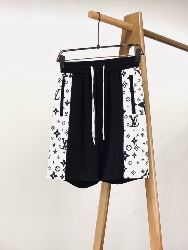 Louisvuitton 路易威登 2025Ss春夏新品 撞色老花抽绳短裤。 时尚系列，独特拼料设计，抽绳短裤 订纱开始订染和订纺。 国内某大厂出口日本 和供应