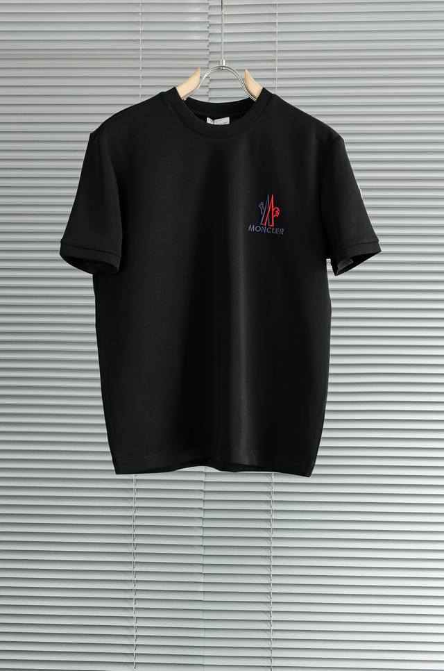 New# Mon#Cler 蒙 口2025秋冬太空棉字母刺绣Logo时尚百搭打底圆领短袖衫，精致工艺专柜面料，顶级元素融合打造，经典短袖3标齐全，潮男时尚，无论