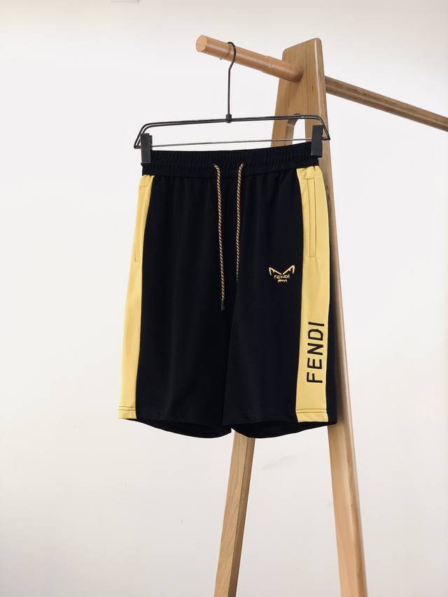 Fendi 芬迪 2025Ss春夏新品 小怪兽撞色短裤，甄选优质面料打造，简约舒适，独特设计，缔造简约线条感，版型不挑人，客供定制五金辅料，两侧撞色设计，精工密