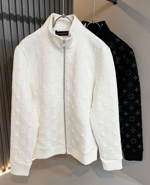 Louis Vuit*On 路易*登 2025秋冬新款轻奢男女同款夹克外套，路易家族的新高端，细节品质永远的那么完美无瑕，重工洗水设计！全景Logo图案设计！今