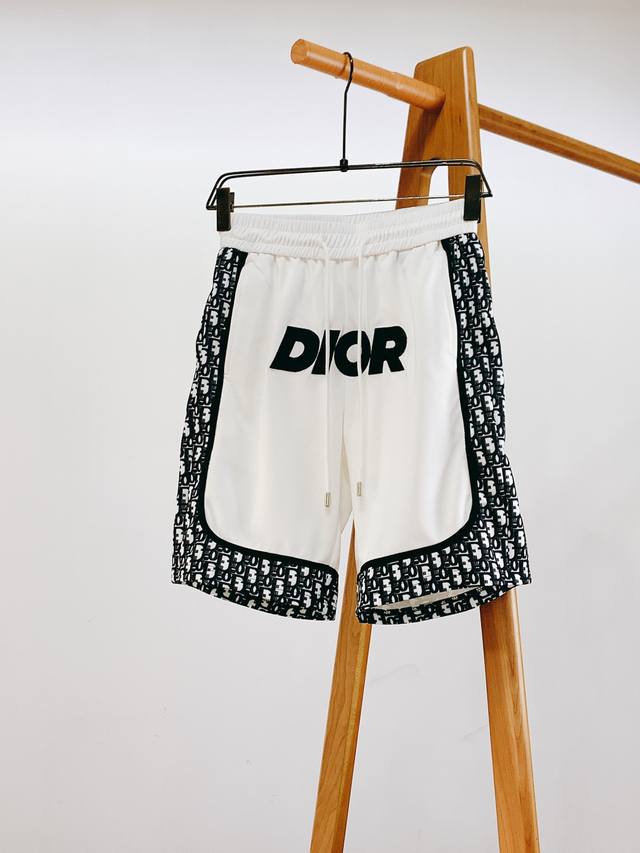 Dior Homme 迪奥 桀傲 2025Ss春夏新品 时尚短裤，进口优质面料打造，舒适透气，质地超赞，两侧拼接老花布艺，客供五金装饰辅料，版型超正，男女同款，