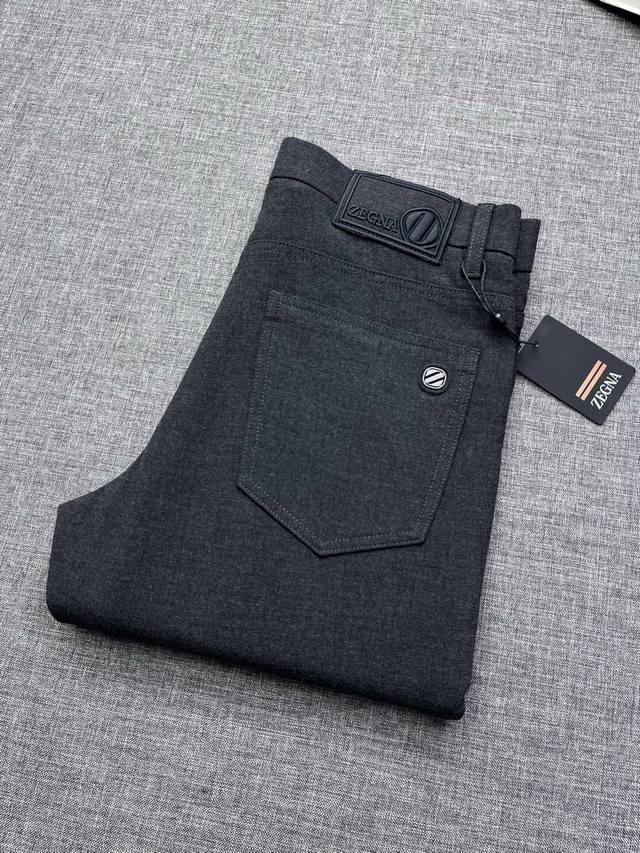 Zegna 杰尼亚男士时装西裤休闲羊毛尼长裤，台湾意比贸易洋行货，25秋冬款G柜新品，顶级纯正血统品质，可预测性的爆卖单品，上身超帅！在时装领域不断轮回演绎，有