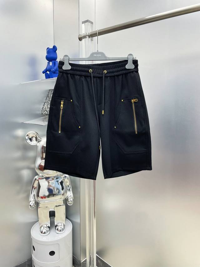 LV 路易 2025夏季新款字母Logo短裤 D 高级定制透气面料透气弹力舒适度极高，细节无可挑剔，顶级辅料配备，原版Logo设计理念，手感细腻柔软！上身版型超