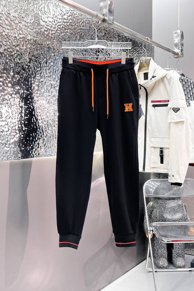 爱马仕 2025春季新品休闲裤，官网同步发售，裤身工艺设计，进口客供辅料、面料定制，代工厂p出品免检！每个细节做到极致，原版五金配件，潮范十足、上身有型帅气，潮