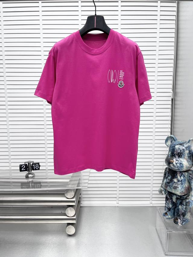 Moncle* 2025春夏新款短袖圆领T恤 高端订制 设计前卫时尚！品牌Logo重工艺设计 高端定制260克面料.手感柔软.穿着舒适.专柜级别精致车线.做工精