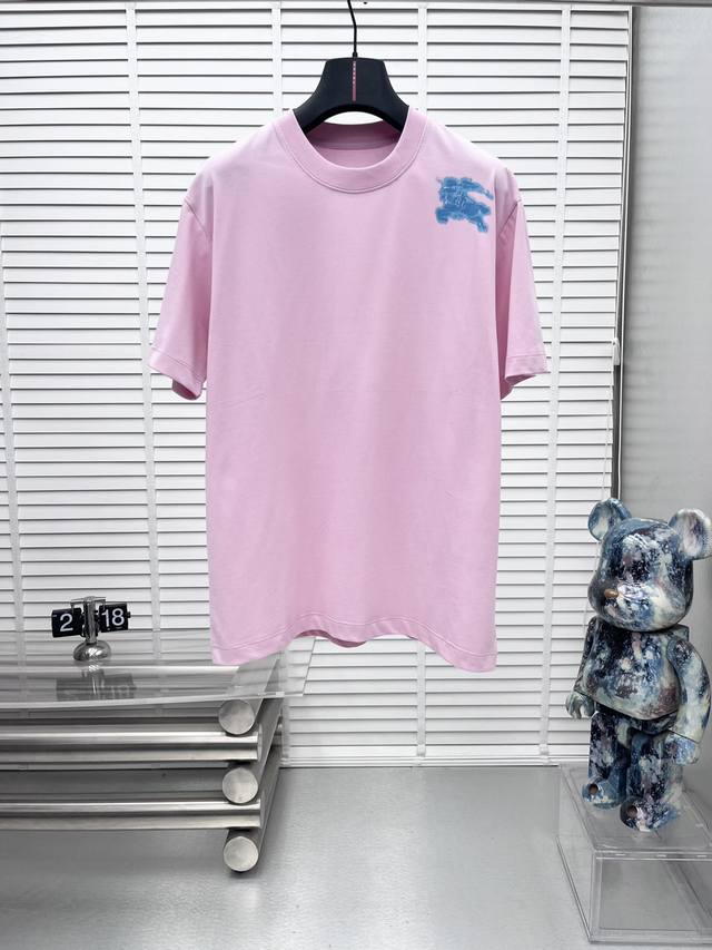 Bbr* 2025春夏新款短袖圆领T恤 高端订制 设计前卫时尚！品牌Logo重工艺设计 高端定制260克面料.手感柔软.穿着舒适.专柜级别精致车线.做工精细.上