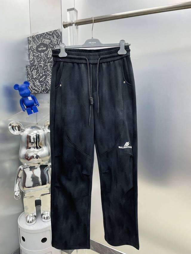 Bal 巴黎 2025春夏新款品牌Logo休闲裤 长裤 Dd官网同步发售。品牌经典Logo休闲裤 ，定制面料，舒适度极好，手触感强烈。辨识度极高，完美品相工艺。