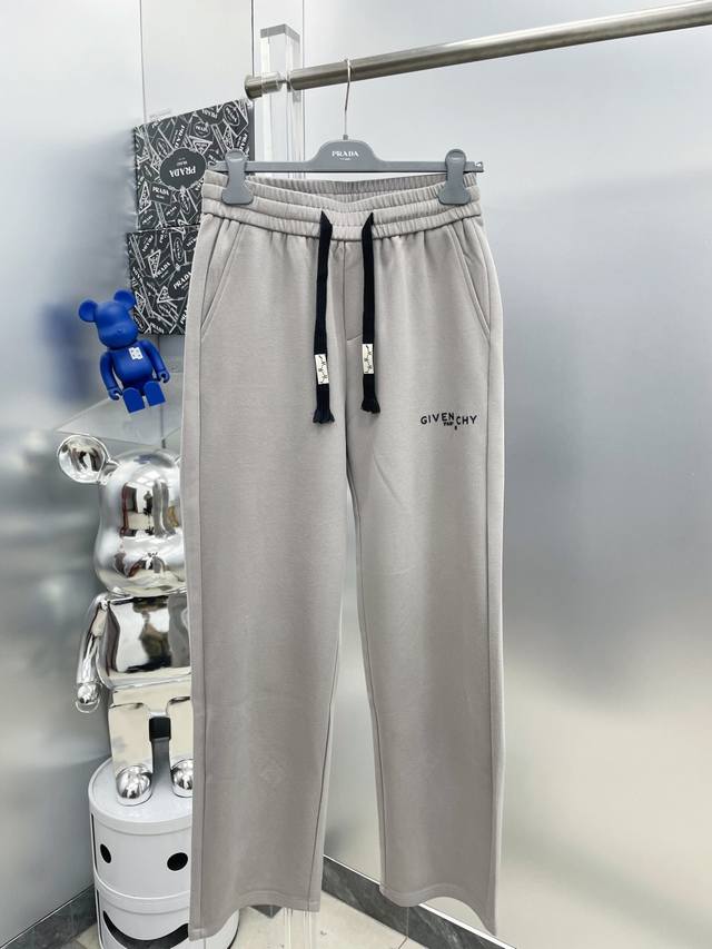 Gvc 纪梵希 2025春夏新款品牌Logo休闲裤 长裤 Dd官网同步发售。品牌经典Logo休闲裤 ，定制面料，舒适度极好，手触感强烈。辨识度极高，完美品相工艺