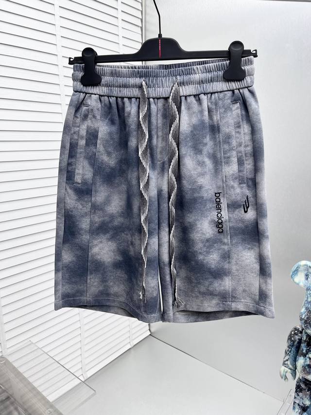 Balenciaga*巴黎 2025夏季新款休闲短裤！品牌经典Logo休闲裤 ，定制面料，舒适度极好，手触感强烈。辨识度极高，完美品相工艺。 尺码：M-3Xl