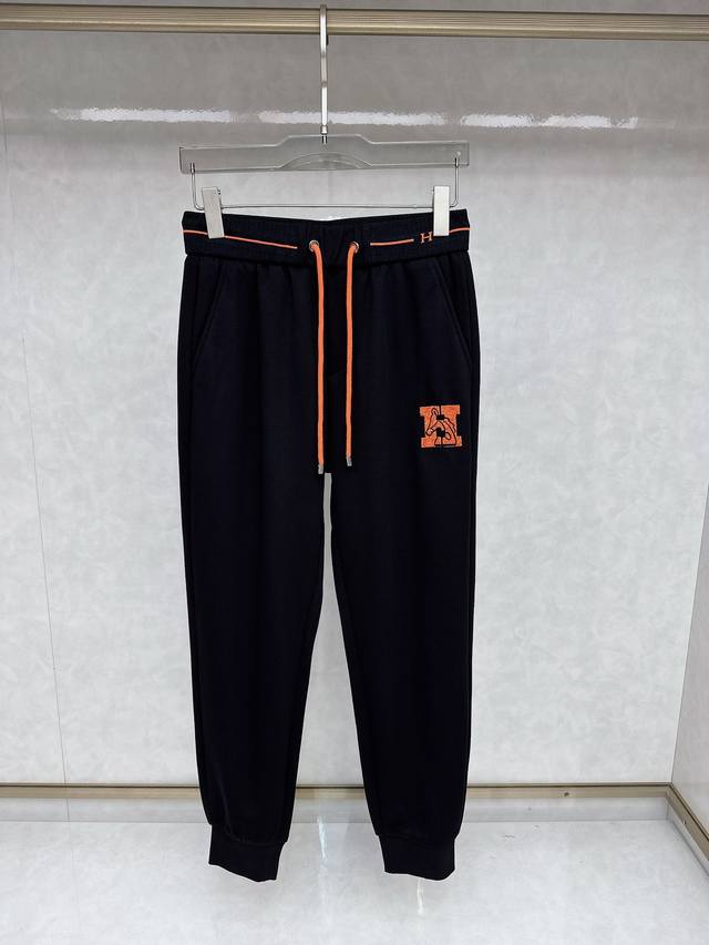 爱马仕 2025秋冬新款休闲裤！官网同步发售。品牌经典Logo休闲裤，定制面料，舒适度极好，手触感： 烈。辦识度极高，完美品相工艺。尺码M-3Xl