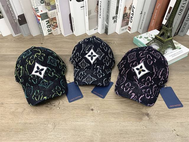 9895##Lv软顶做旧棒球帽休闲鸭舌帽男女同款百搭帽子显脸小# 可调节 颜色：黑绿 黑白 黑红