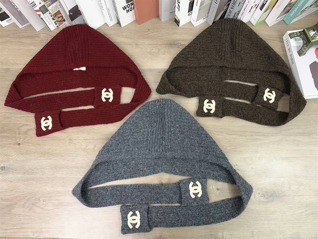 9883##Chanel秋冬保暖帽子男女同款帽情侣帽百搭# 均码 颜色：啡色 红色 灰色 卡其色 米白色 黑色