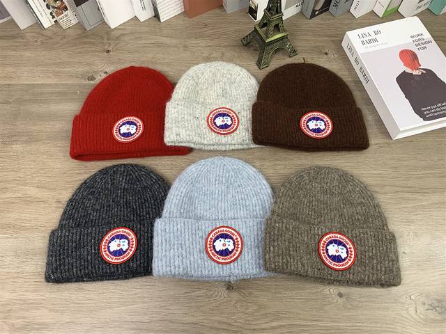 9875##大鹅毛线帽秋冬男女同款百搭冷帽针织帽# 均码 颜色：深灰色 啡色 浅灰色 红色 卡其色 天蓝色