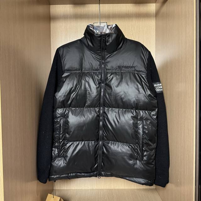 款号：B31 Burberry博柏利撞色胶条字母Logo徽标针织羽绒服.内里拼接经典格纹内衬.上身效果超艳.填充特别饱满.全套原厂配套五金. 尺码：S-Xl