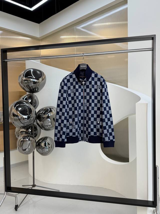 Lv2025秋款夹克 尺码： 48 56 不断更新中