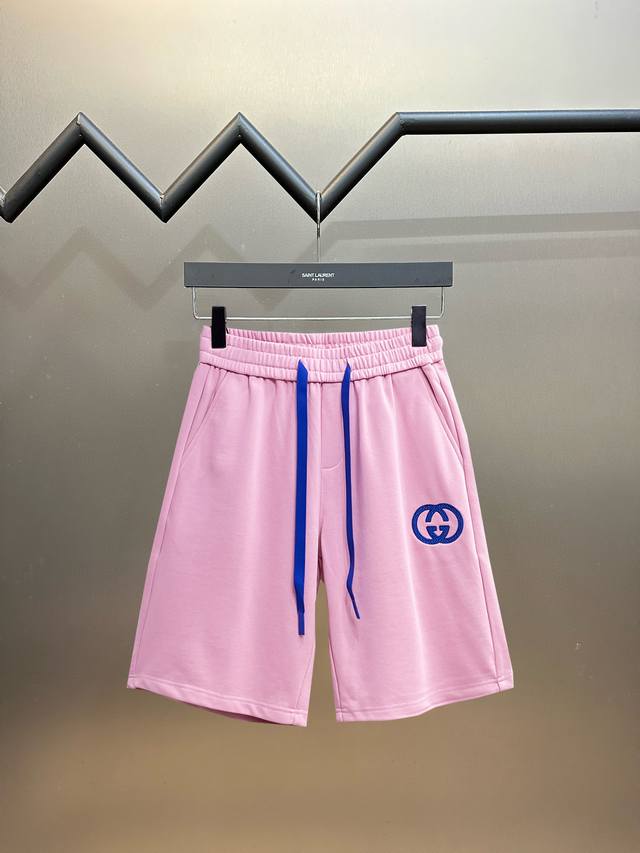 古奇 三标齐全 2025夏季新款男士休闲短裤，高级定制面料透气面料 透气弹力舒适度极高，细节无可挑剔，顶级辅料配备，原版Logo设计理念，手感细腻柔软！上身版型