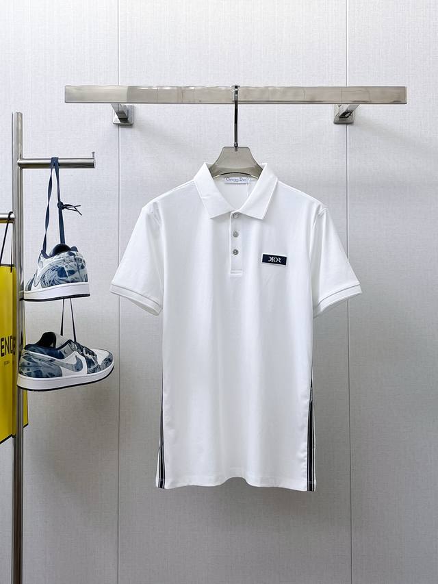 迪奥 高端货商务 白领 单位人士必入单品！ 休闲商务翻领短袖，科技面料，体感非常棒，手感顺滑质感很棒！弹性好，无任何束缚感，面料自带透气网孔，吸湿排汗，速干保持