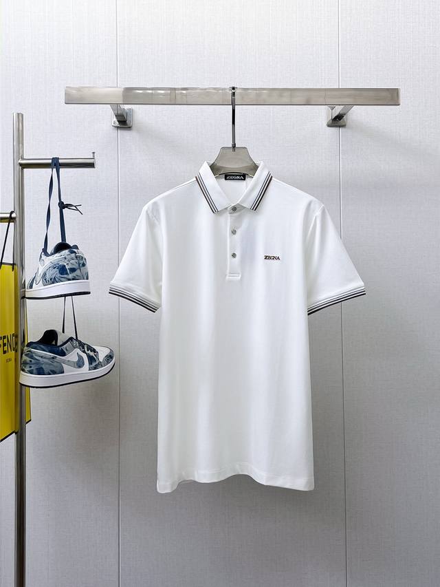 杰尼亚 高端货商务 白领 单位人士必入单品！ 休闲商务翻领短袖，科技面料，体感非常棒，手感顺滑质感很棒！弹性好，无任何束缚感，面料自带透气网孔，吸湿排汗，速干保