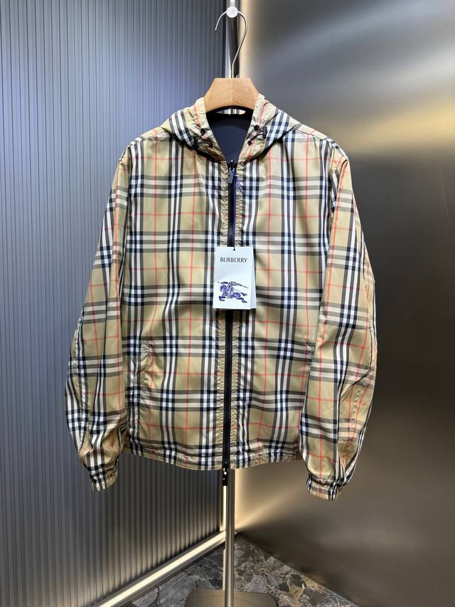 广州精修对版的牛货 广州十三行全市场最高版本区别市场垃圾货，同图不同价为版本不同 顶级原单 Burberry 25Fw 早秋新品 双面穿格纹连帽外套 轻盈外套，