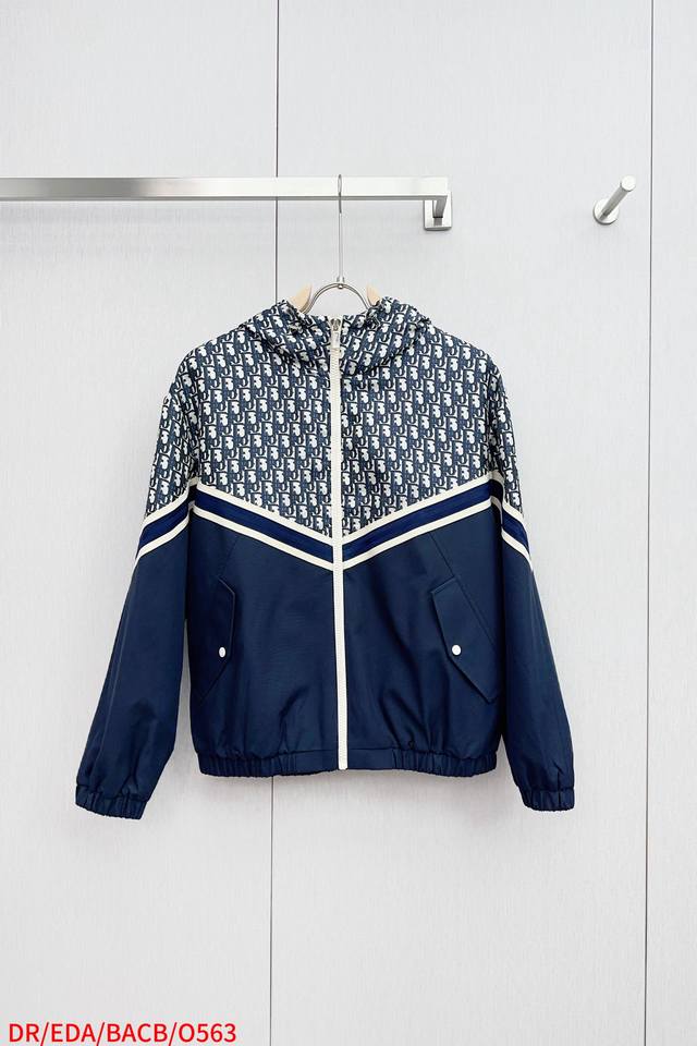 O563 Dr Dior 高级定制 2025秋冬新品 轻熟商务 在随意的装束中都能体现低调奢华感 时尚简约百搭夹克 采用顶级定制超柔丝滑100%纤维弹性面料 高