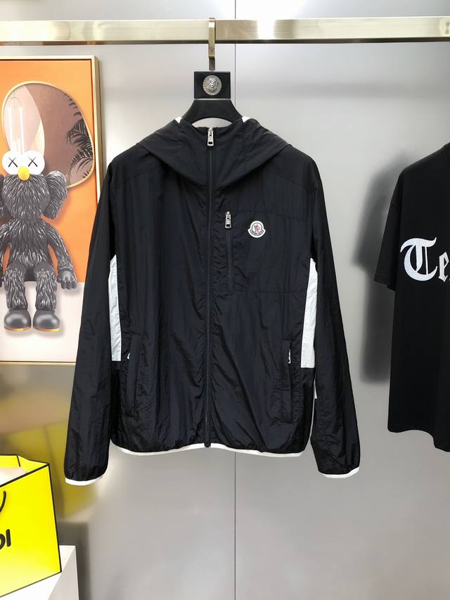M*Ncler 蒙口2025早春新款原单男士连帽风衣夹克外套 官网同步售卖 爆款 高版本 注意细节时尚百搭 胸前绣Logo布标设计 采用原版进口100%聚酯纤维