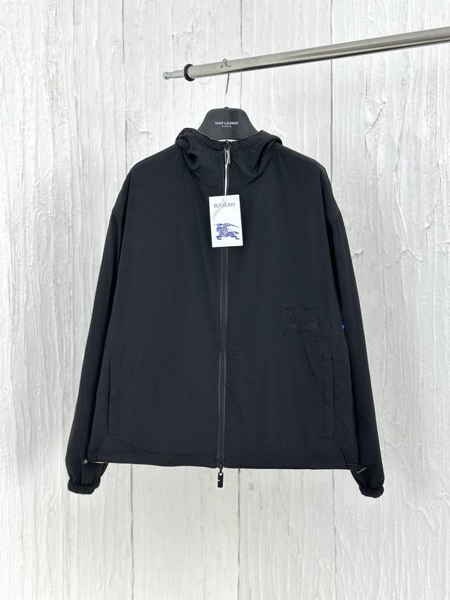 Burberr* 巴宝莉早秋新品Vintage复古格纹夹克外套 双面可穿设计，男女同款英伦学院风经典连帽版型。原版定制全面对格剪裁设计，定位刺绣战马。进口斜纹面