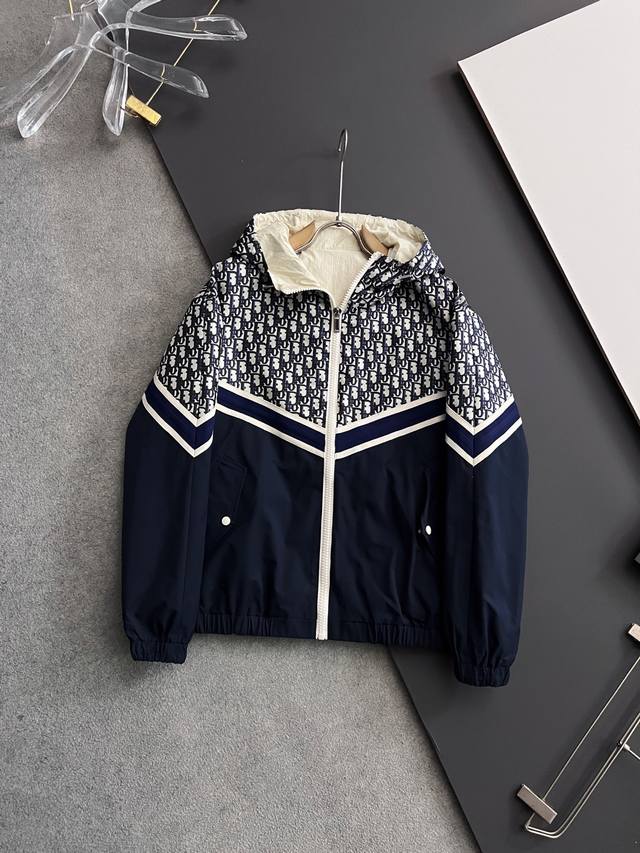 Cd* 官网同款，三标齐全，提前发售 2025Ss春季新款男士夹克外套，原单三标齐全高端版本 专柜定制面料 透气舒适度高，细节无可挑剔，品牌元素设计理念，体现高